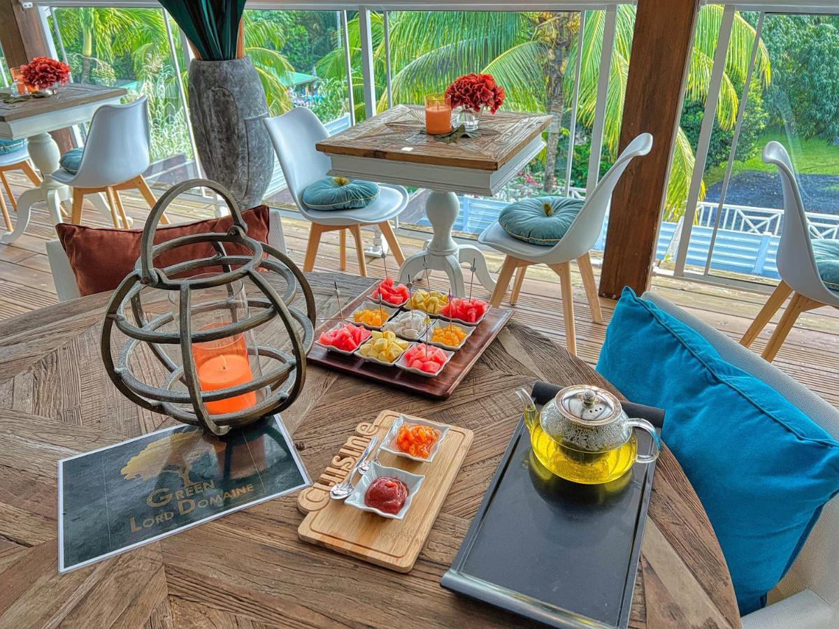 Green Lord Domaine - Lodges Piscine & Spa - Bar & Lounge - Restaurant Gastronomique Lamentin エクステリア 写真