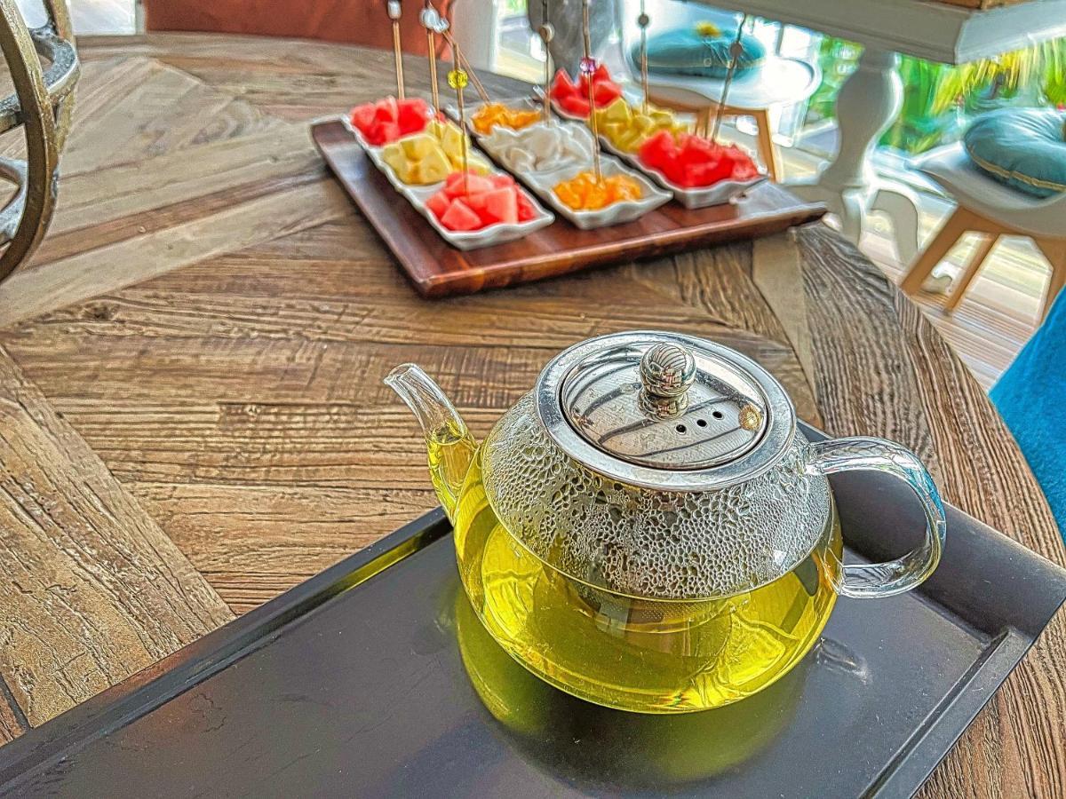 Green Lord Domaine - Lodges Piscine & Spa - Bar & Lounge - Restaurant Gastronomique Lamentin エクステリア 写真